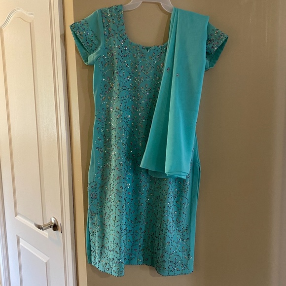 Indian / Pakistani Pyjami Suit with Dupatta in Turquoise - Size 6 - Picture 1 of 13